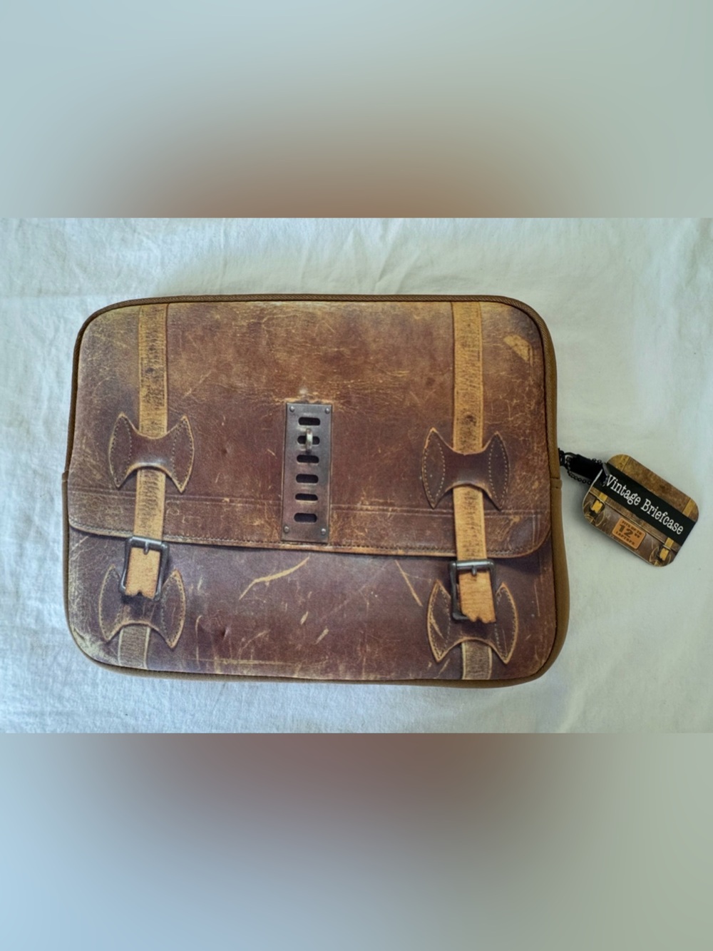 Soft padded neoprene material
Vintage suitcase print exterior
